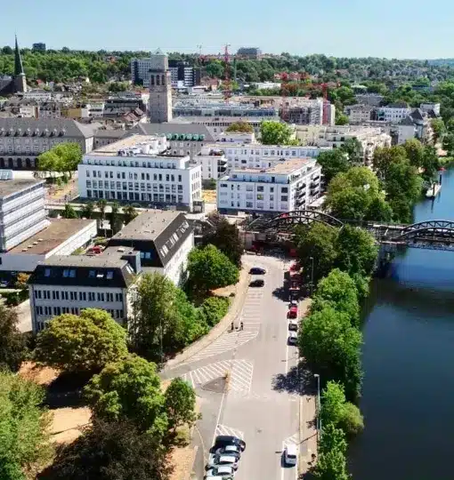 Luftansicht von Mülheim an der Ruhr mit Fokus auf die Ruhr und Brücken - Schlüsselnotdienst Schnell-Rein Servicegebiete